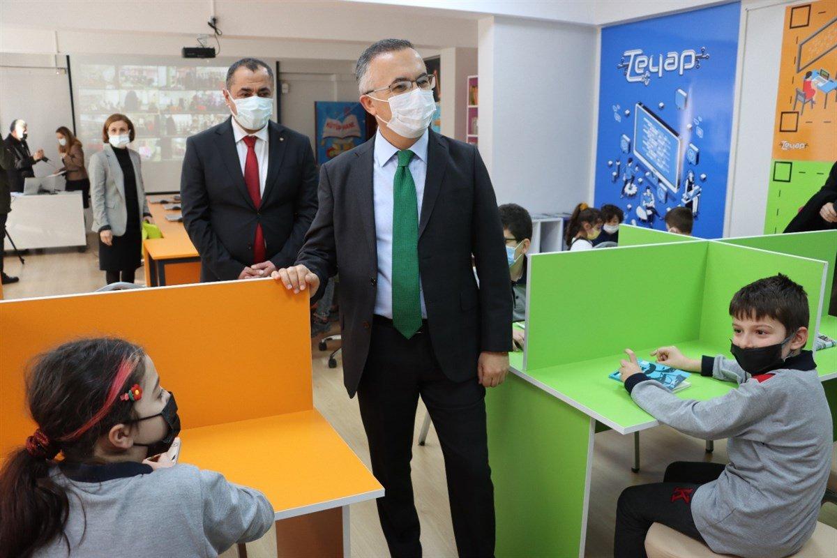 Rize Valisi Kemal Çeber, 24 okul kütüphanesinin açılışına katıldı