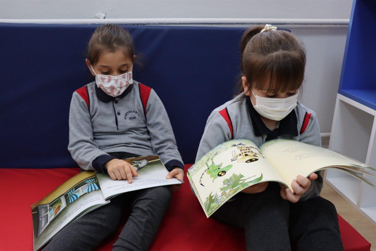 Rize Valisi Kemal Çeber, 24 okul kütüphanesinin açılışına katıldı