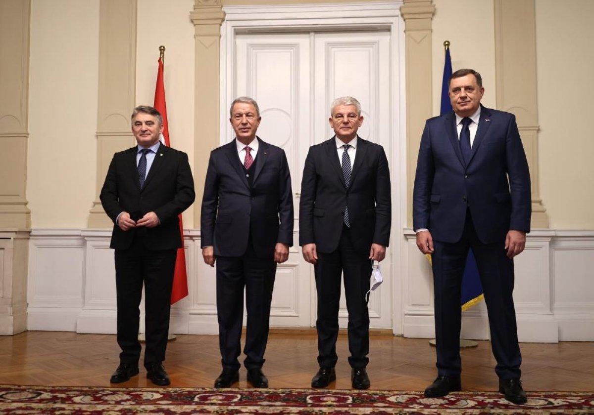 Hulusi Akar, Bosna Hersek Devlet Başkanlığı Konseyi üyeleri ile görüştü