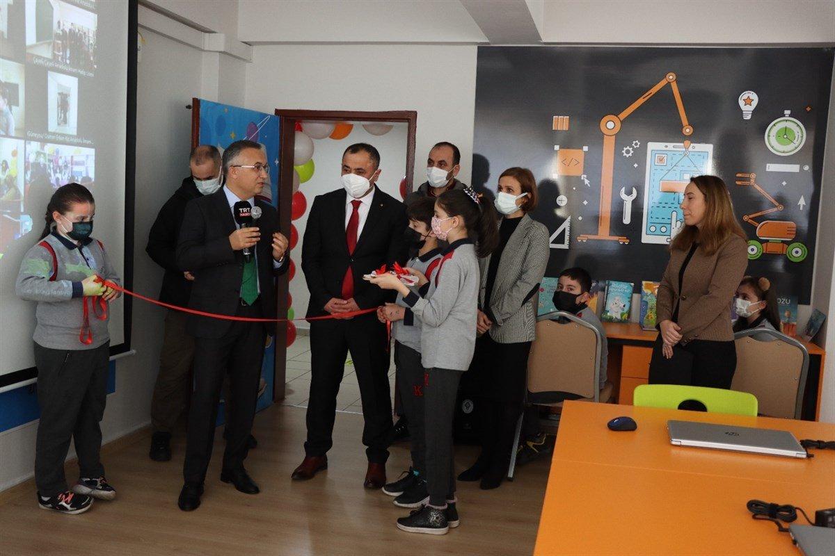 Rize Valisi Kemal Çeber, 24 okul kütüphanesinin açılışına katıldı