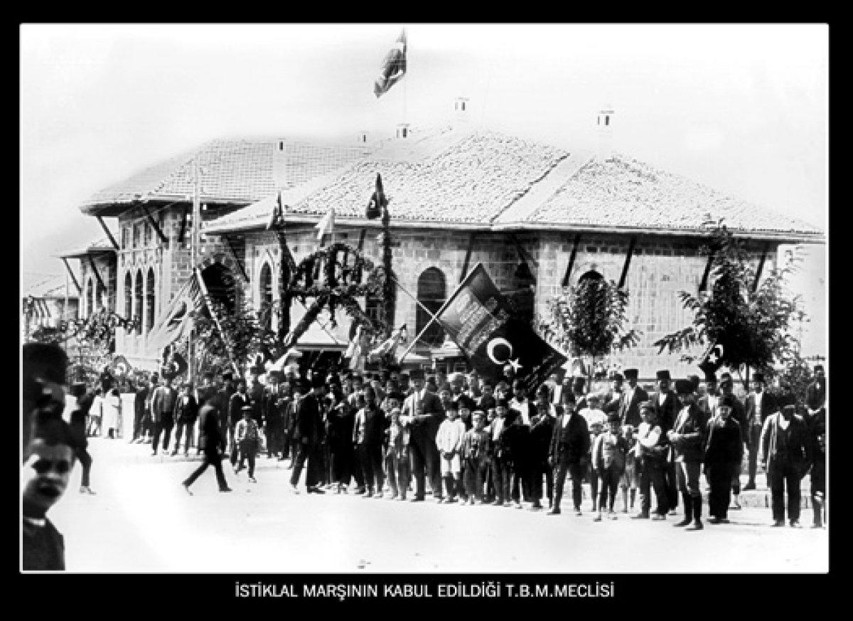 İstiklâl Şairimiz Mehmet Âkif Ersoy anılıyor