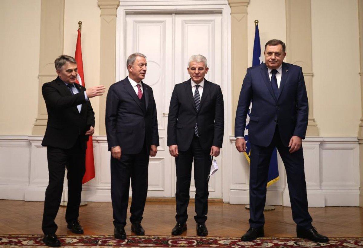 Hulusi Akar, Bosna Hersek Devlet Başkanlığı Konseyi üyeleri ile görüştü