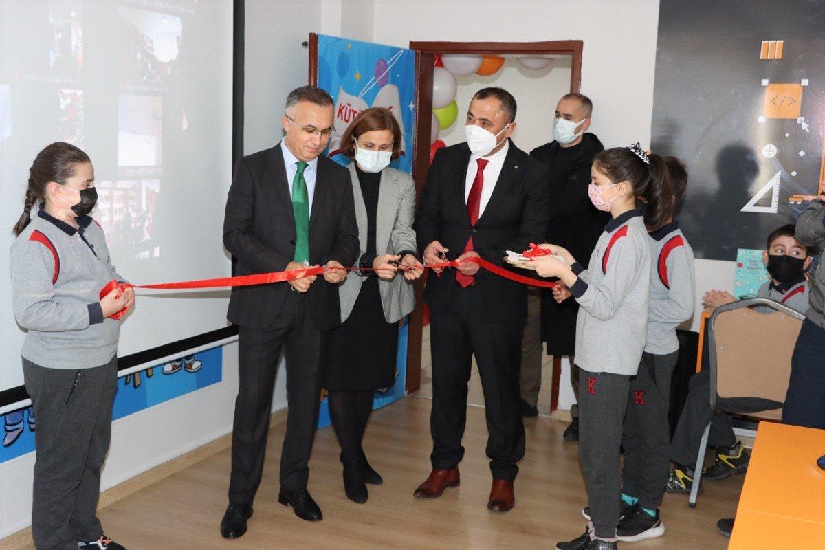 Rize Valisi Kemal Çeber, 24 okul kütüphanesinin açılışına katıldı