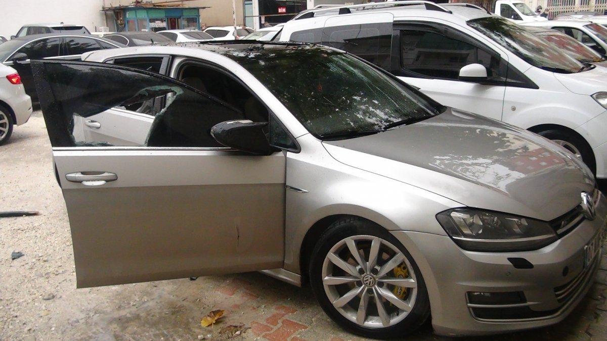 Antalya'da park halindeki aracı parçaladılar