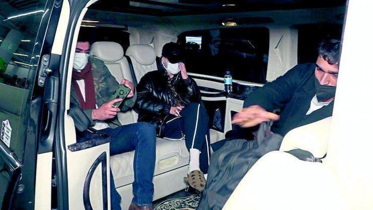 Serenay Sarıkaya terlikleriyle Adana'dan döndü