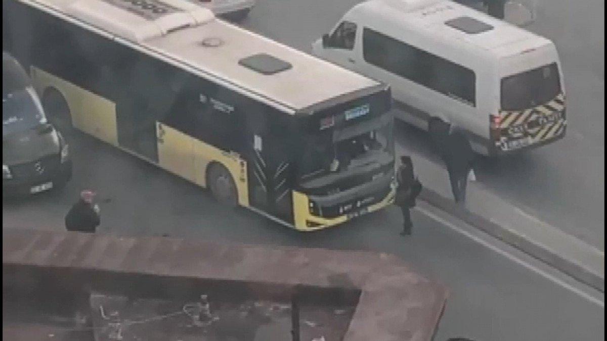 Bahçelievler'de otobüsün önünü kesip şoförle tartıştı