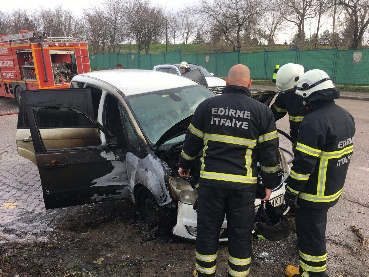Edirne’ye alışverişe gelen Bulgar'ın aracı yandı