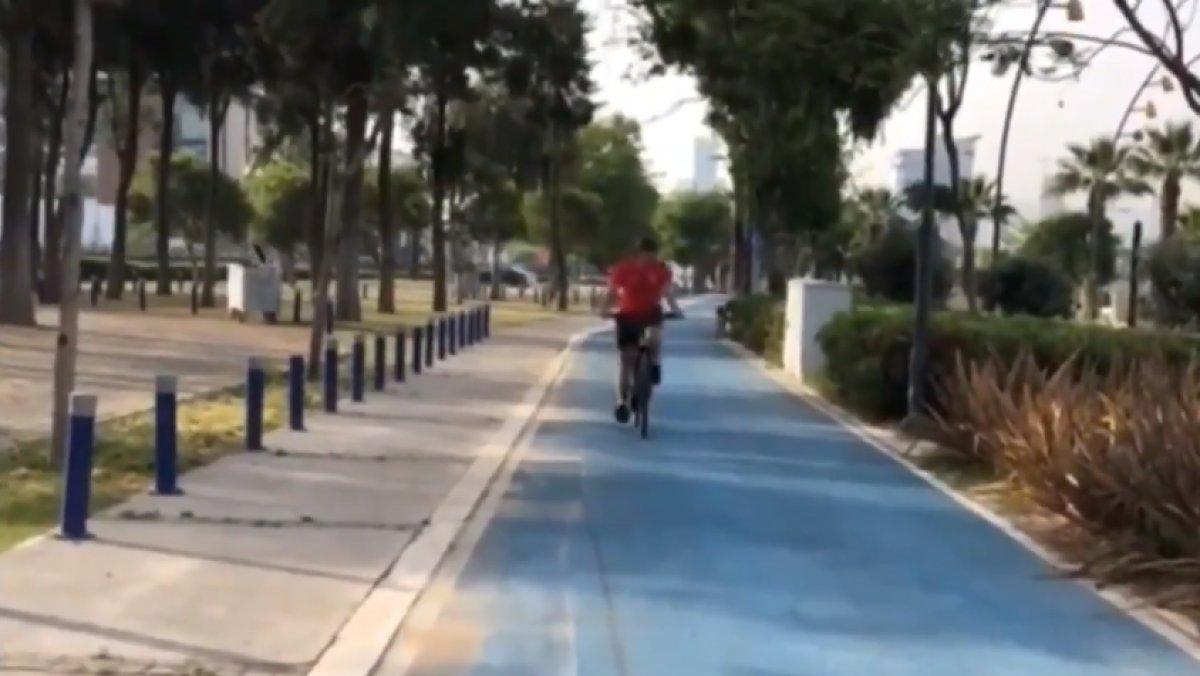 Sokak köpeklerinin Tunç Soyer'e havladığı görüntüler