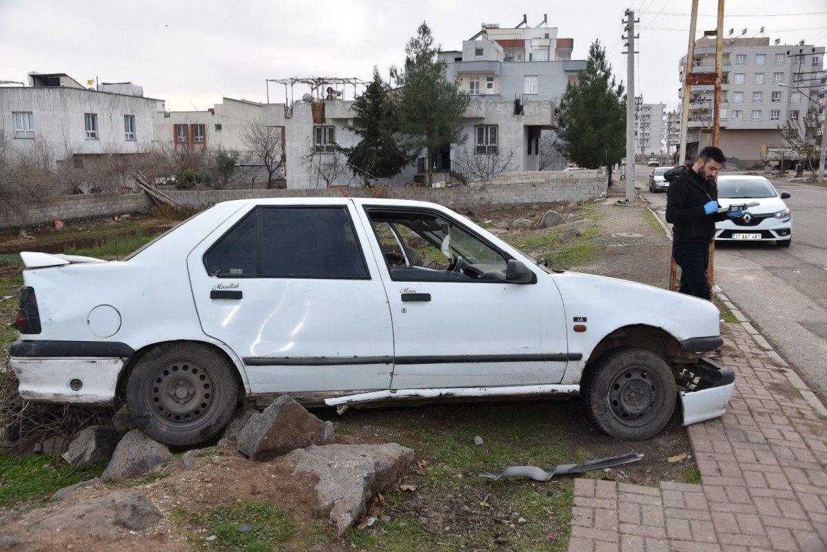 Şanlıurfa'da fren yerine gaza basılan otomobil öğrencilerin arasına daldı