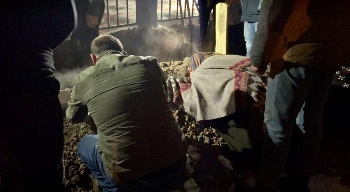 Ağrı'da nişan dönüşü kazada vefat eden iki genç toprağa verildi