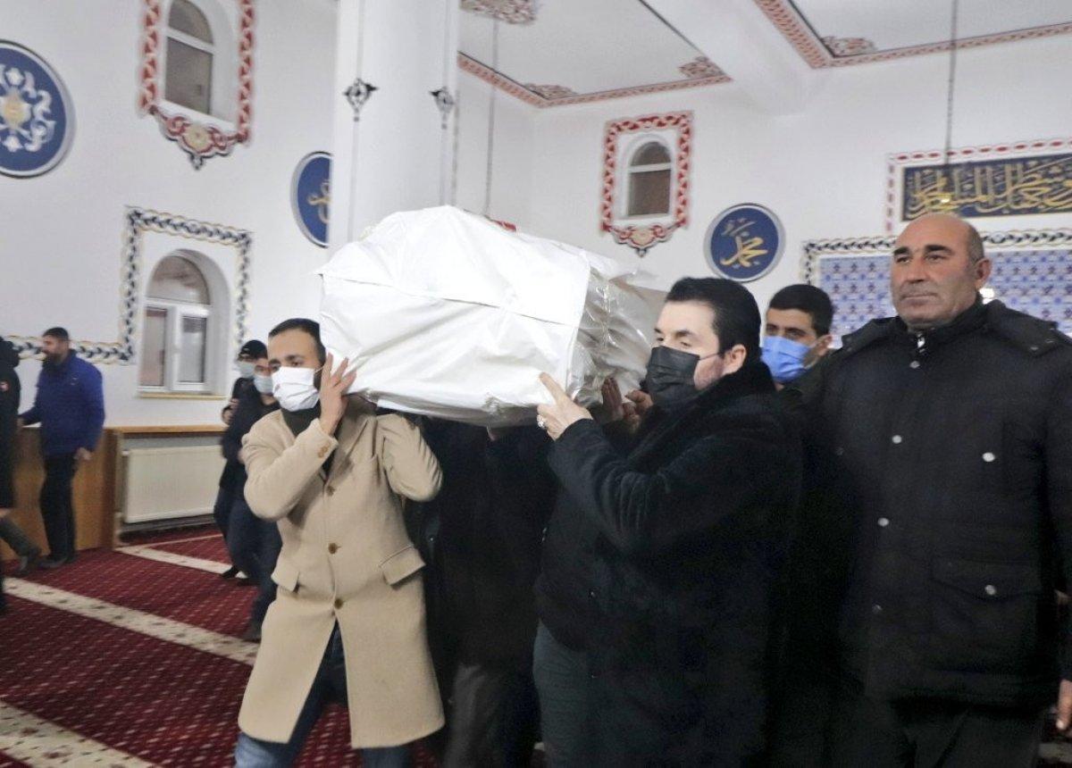 Ağrı'da nişan dönüşü kazada vefat eden iki genç toprağa verildi