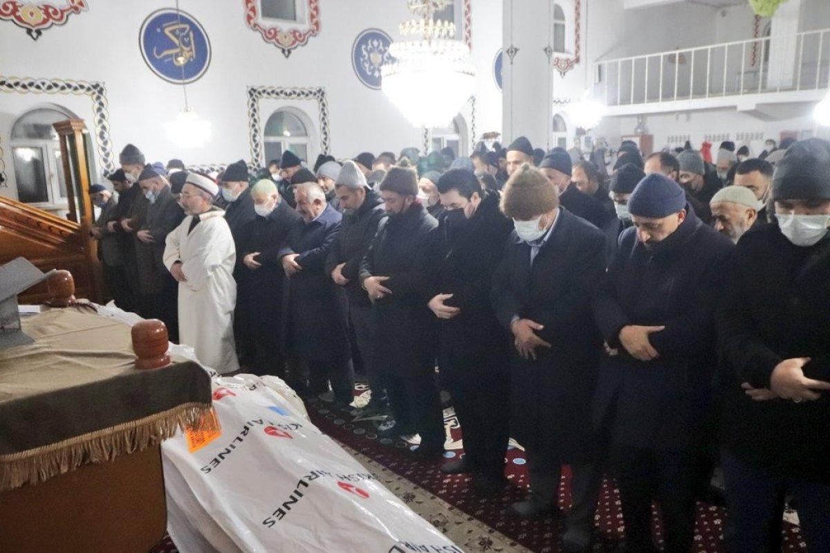 Ağrı'da nişan dönüşü kazada vefat eden iki genç toprağa verildi