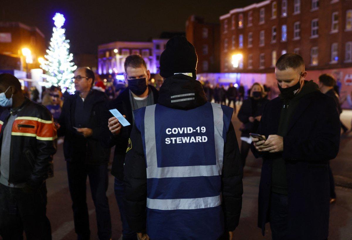 İngiltere Premier Lig'de koronavirüs vakalarında rekor kırıldı