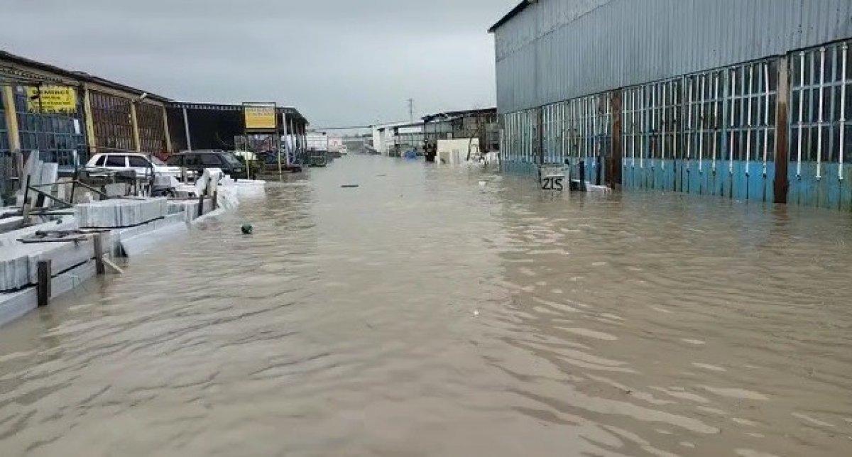 Edirne'de şiddetli yağış su baskınlarına yol açtı