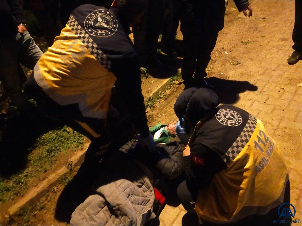 Bursa'da bir otomobil duvara çarptı: 5 yaralı