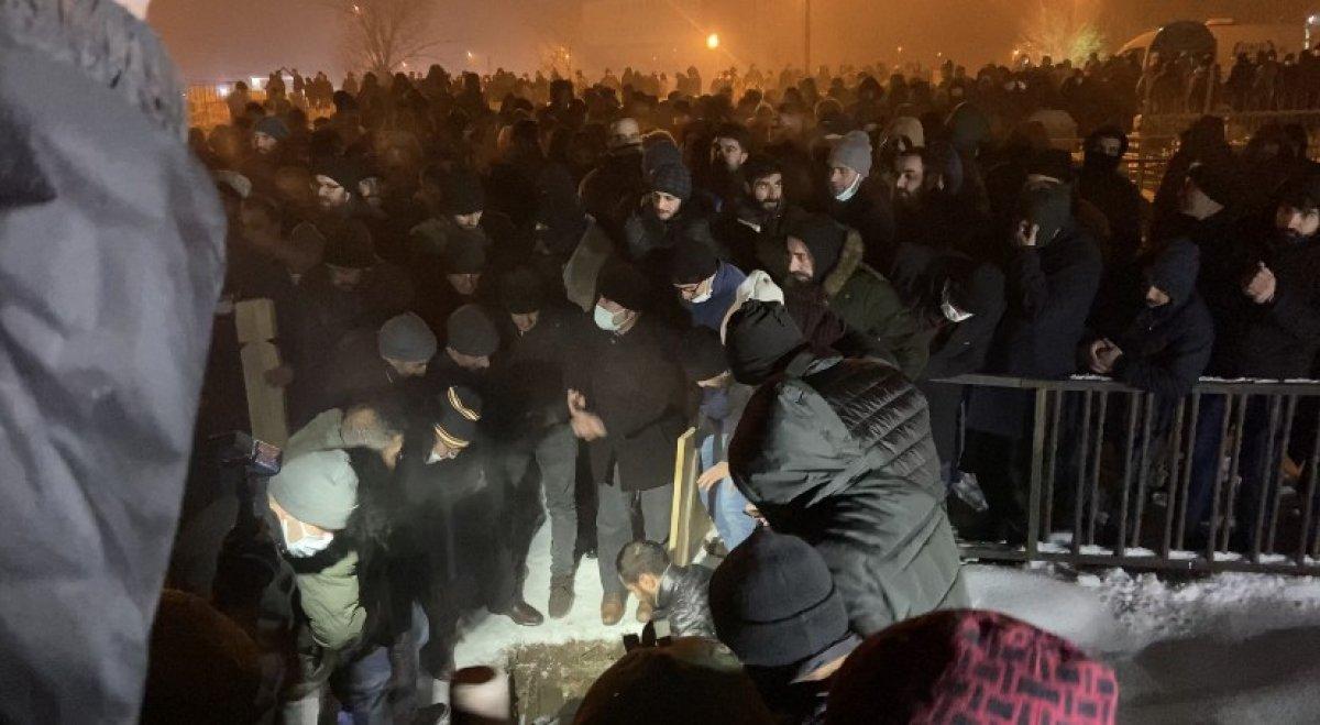 Ağrı'da nişan dönüşü kazada vefat eden iki genç toprağa verildi