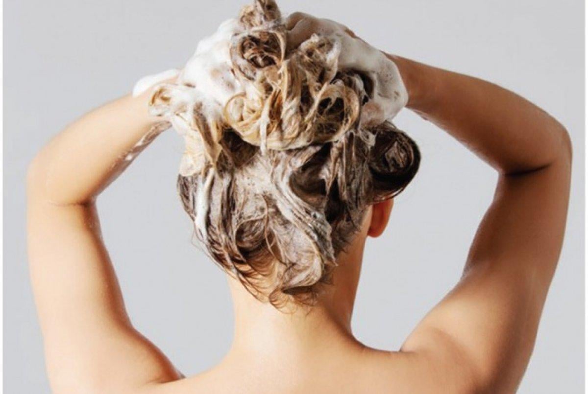 Yağlı saçlarla mücadele etmenin 5 yolu