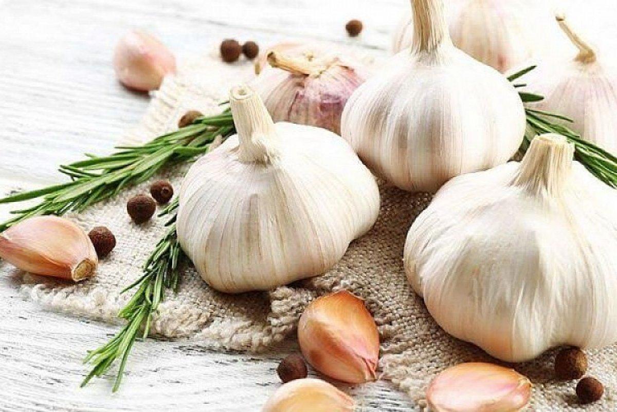 Aç karnına bir diş sarımsak yutmanın faydaları