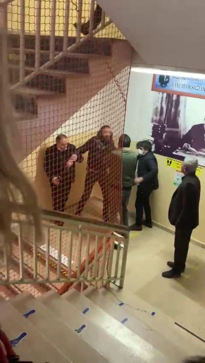 Büyükçekmece'de bir veli, okul müdürüyle tartıştı