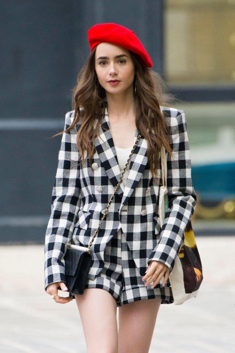 Emily in Paris'in başrolü Lilly Collins hakkında şaşırtan gerçekler