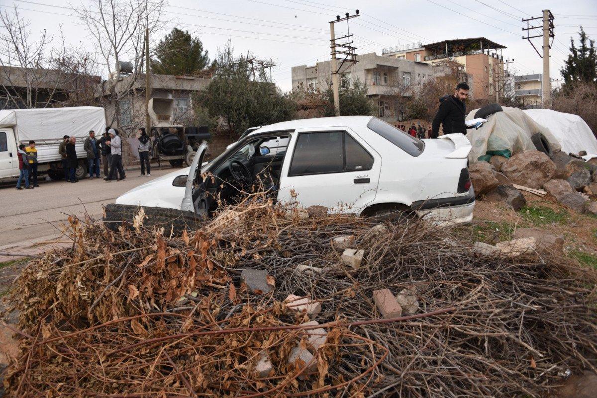 Şanlıurfa'da fren yerine gaza basılan otomobil öğrencilerin arasına daldı