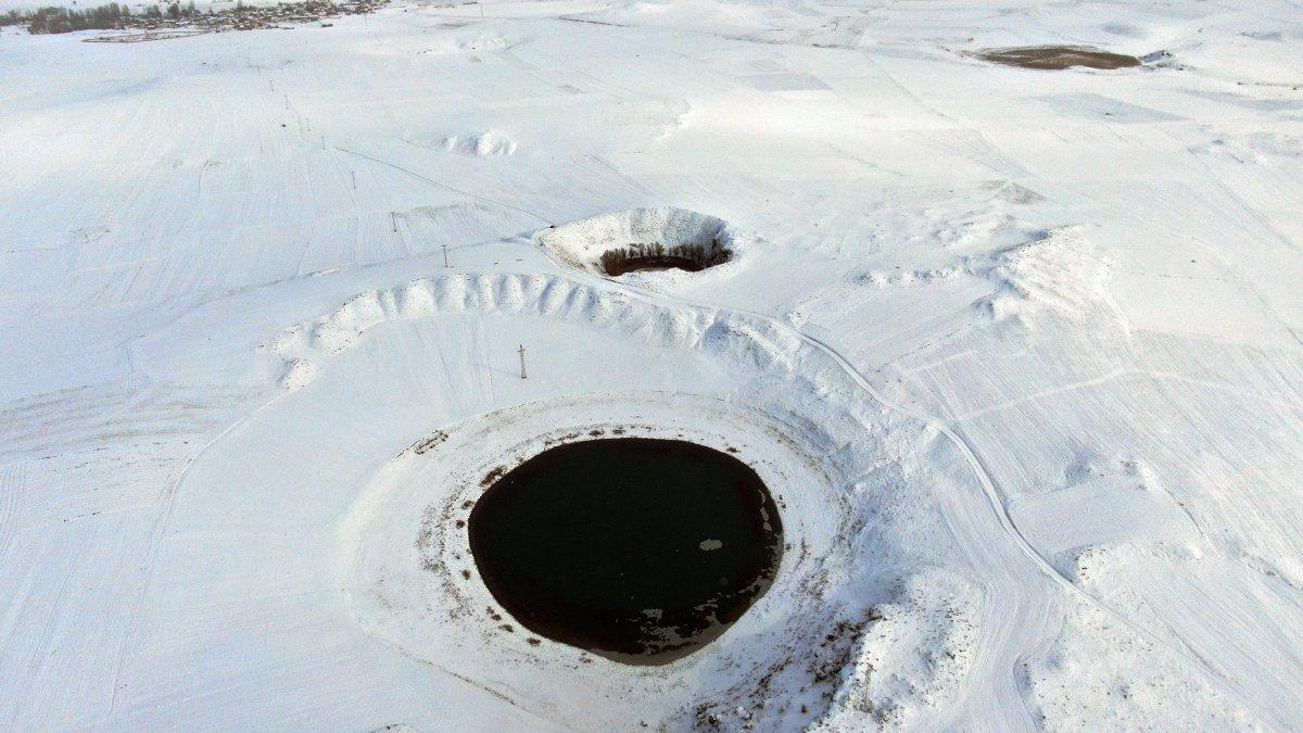 Sivas'ta buz tutan göllerden muhteşem manzara