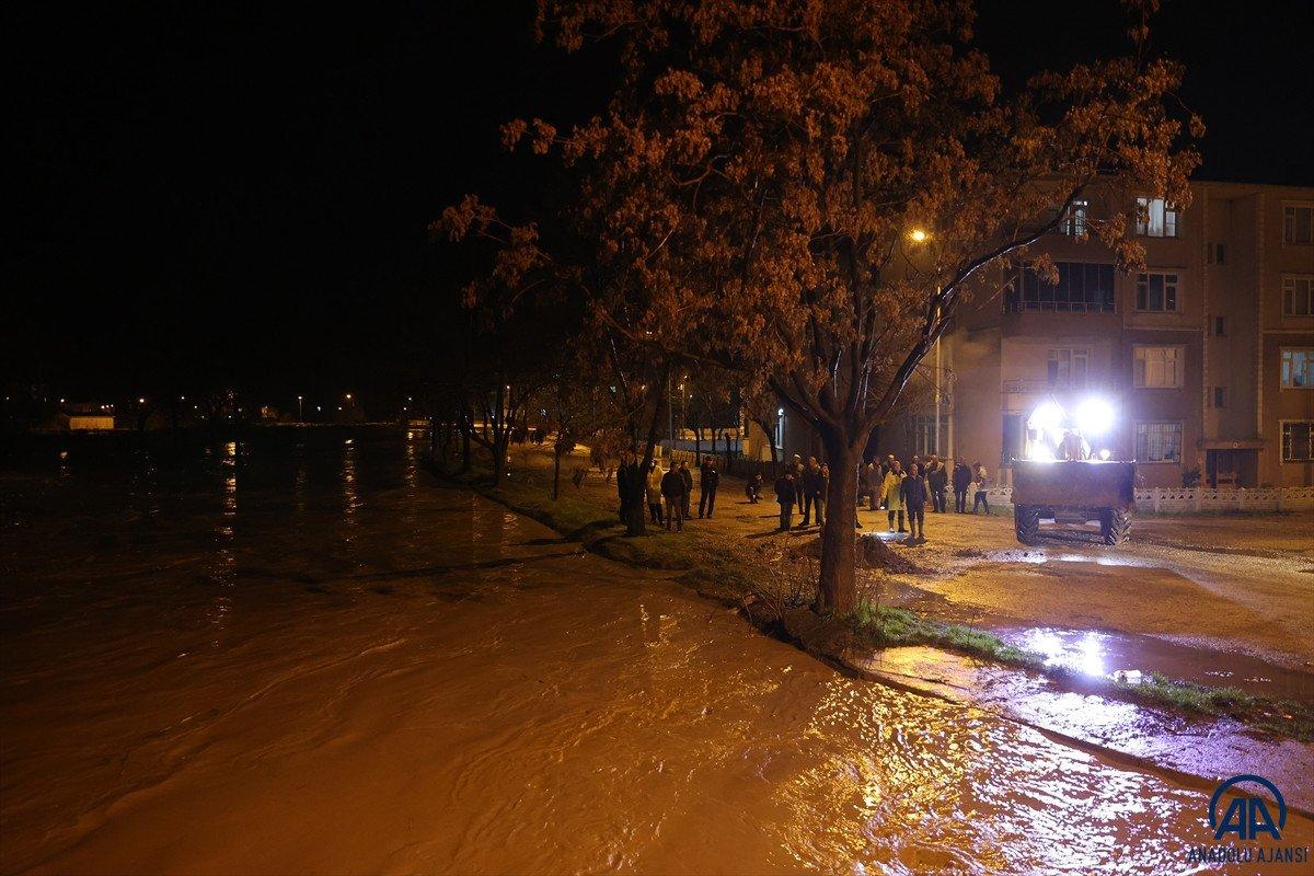 Edirne'nin Uzunköprü ilçesinde dere taştı