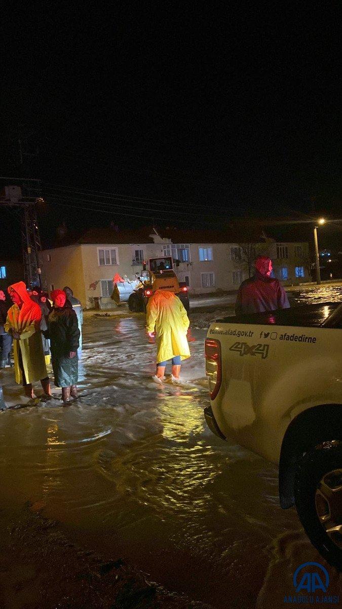 Edirne'nin Uzunköprü ilçesinde dere taştı