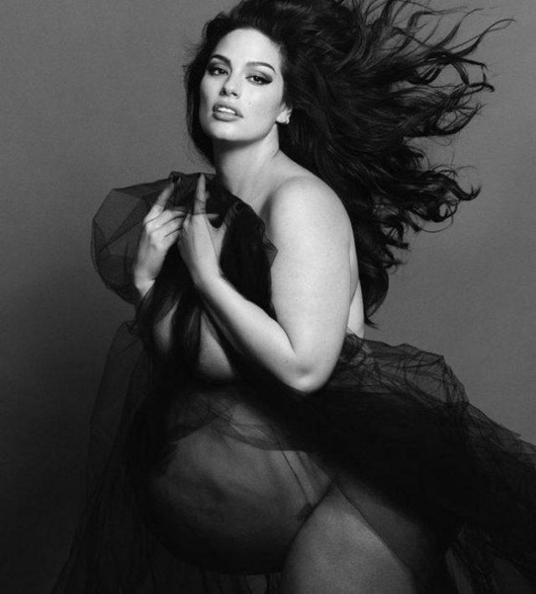 Ashley Graham'dan hamilelik pozu