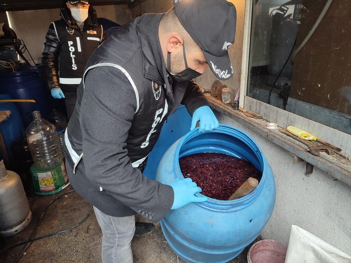 Bursa'da 2 bin 400 litre sahte içki ele geçirildi