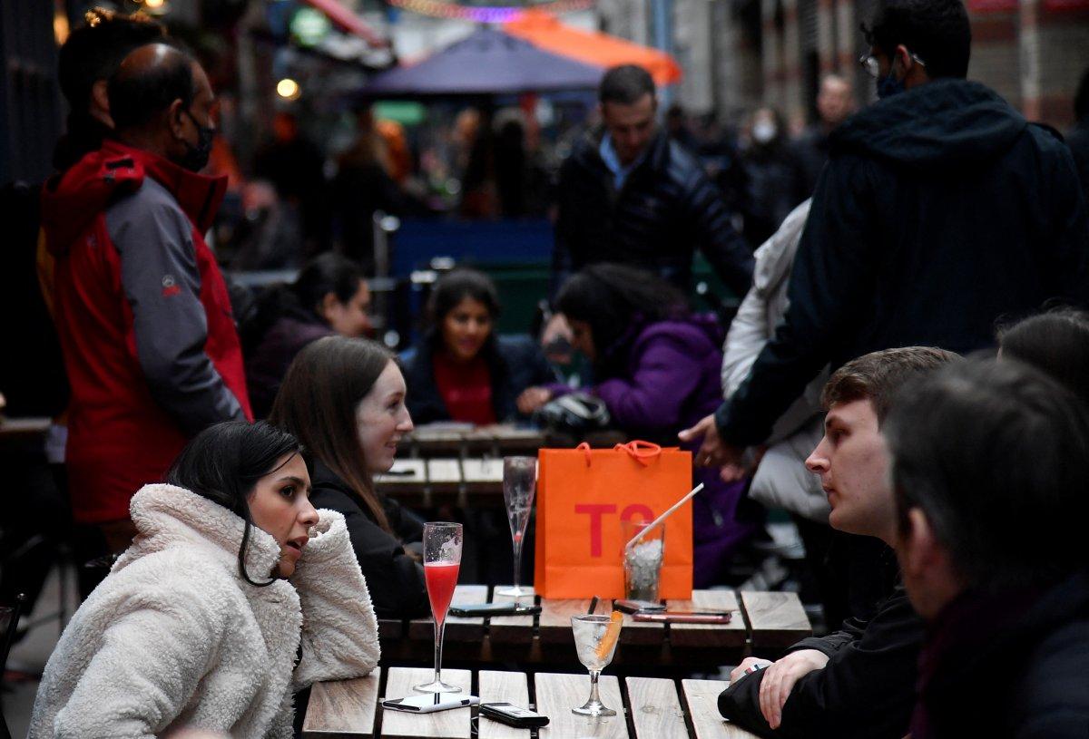 Omicron'a karşı aşının etkisi, 3. dozdan 10 hafta sonra düşüyor