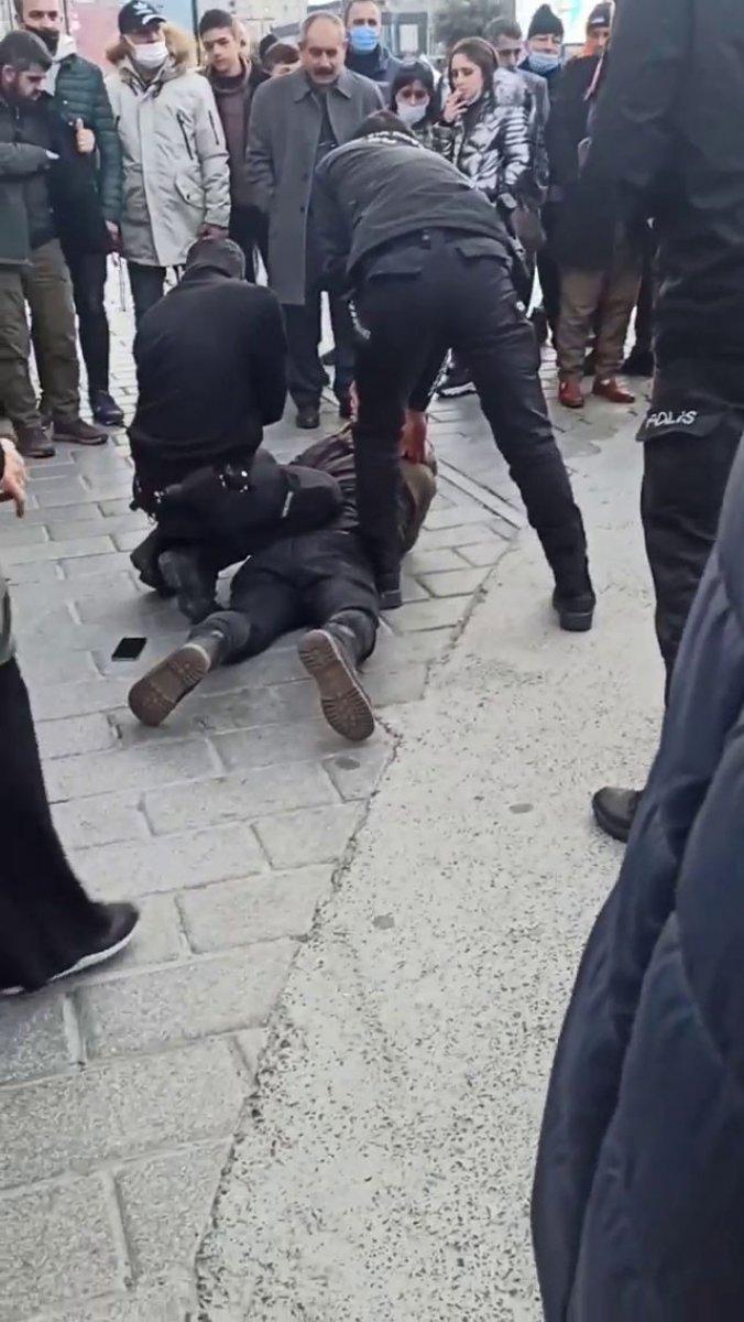 Esenyurt'ta sokak ortasında kavga