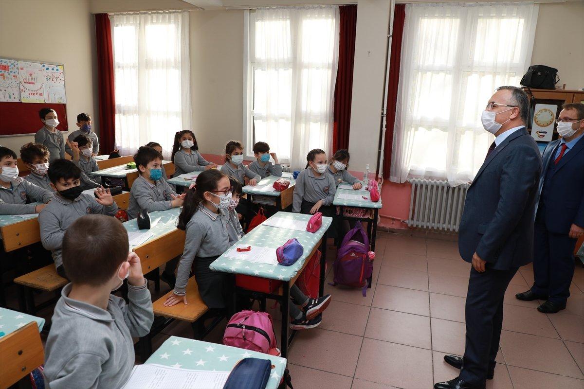 Rize Valisi Kemal Çeber'den öğrencilere ziyaret