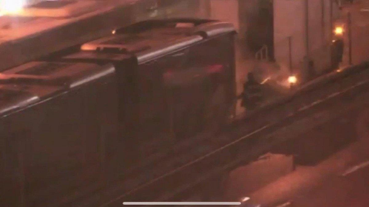 İstanbul'da metrobüsün motor kısmında yangın