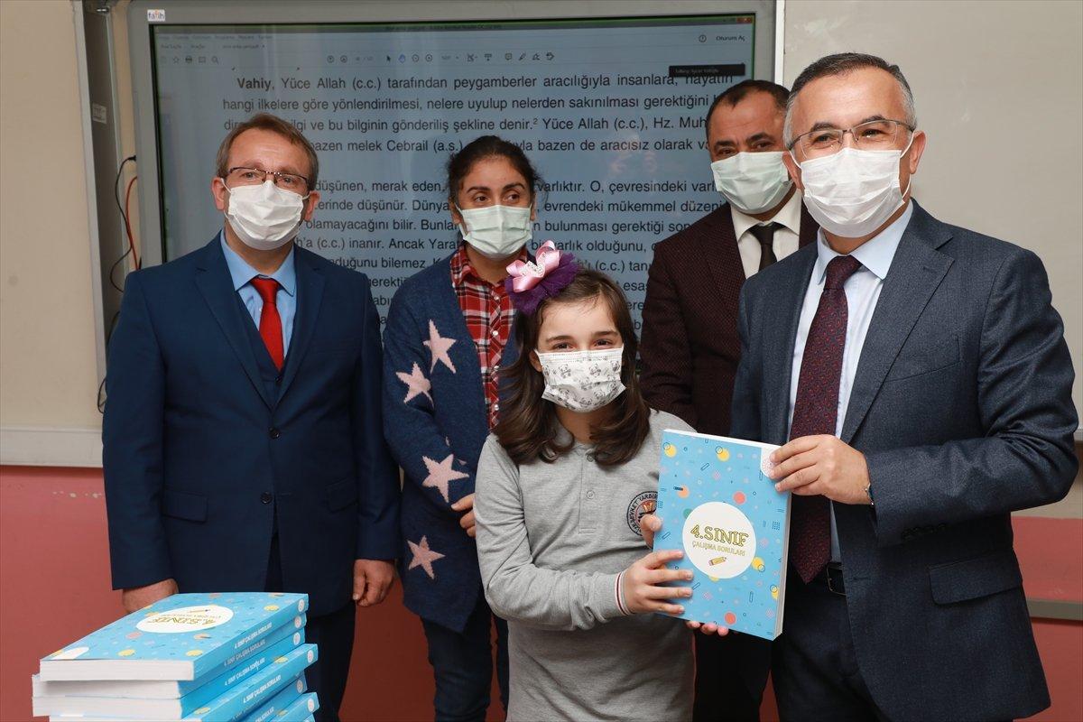 Rize Valisi Kemal Çeber'den öğrencilere ziyaret