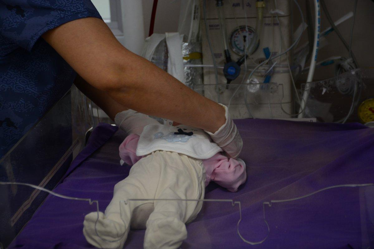 İzmit'te çantada bulunan bebek devlete teslim edildi