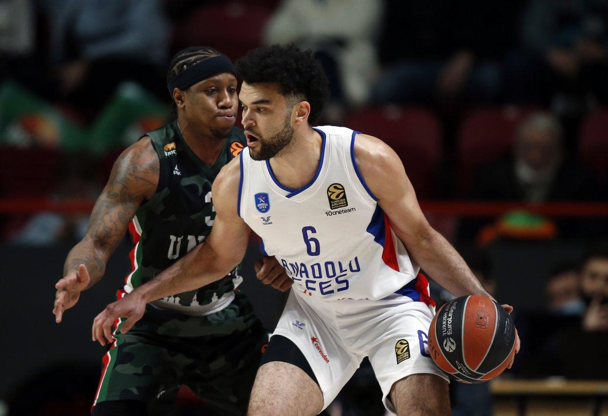 Anadolu Efes, Unics Kazan'a kaybetti
