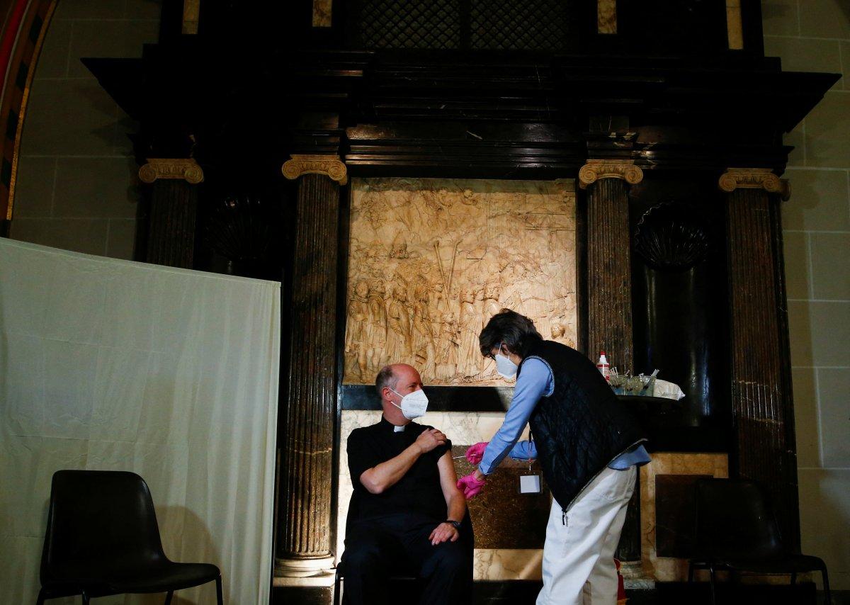 Almanya Sağlık Bakanı: Omicron'u hafife almayın