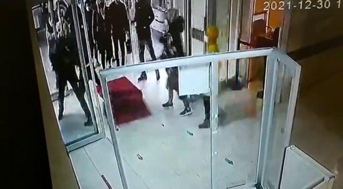 Avcılar'daki hastanede, güvenlik görevlisi saldırıya uğradı
