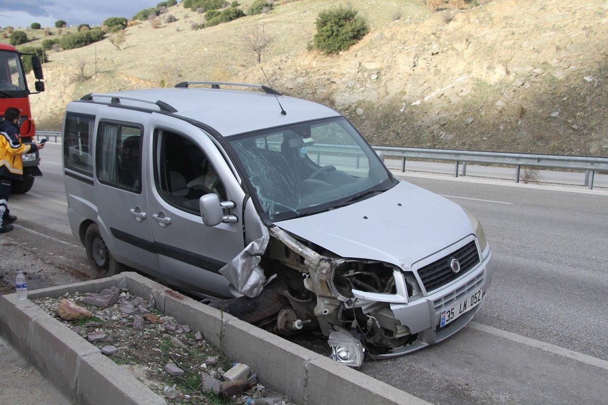 Manisa'da araç kontrolden çıktı: 1 kişi ağır yaralı