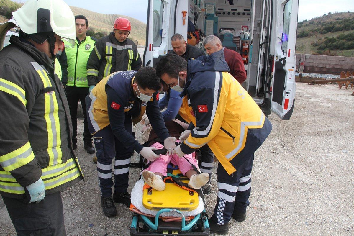 Manisa'da araç kontrolden çıktı: 1 kişi ağır yaralı