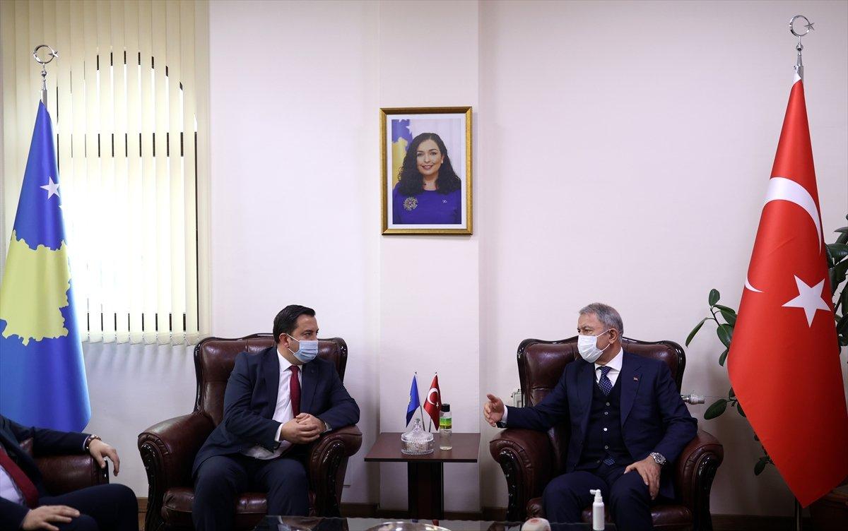 Hulusi Akar, Kosova'da Türklerle buluştu