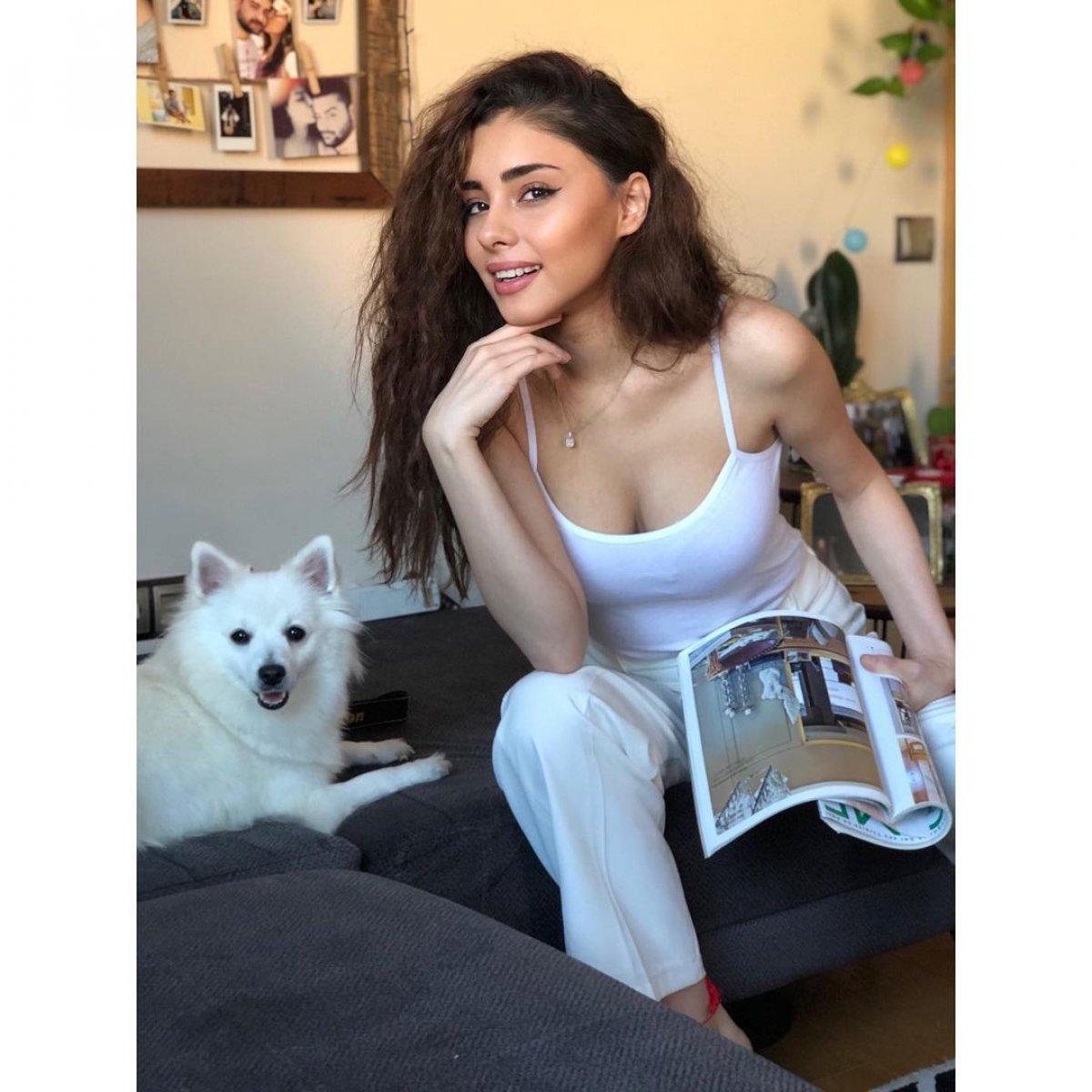 Özcan Deniz, 23 yaş küçük sevgilisi ile görüntülendi