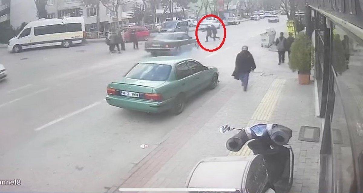 Bursa'da ehliyetsiz sürücü, yaşlı çifte çarptı