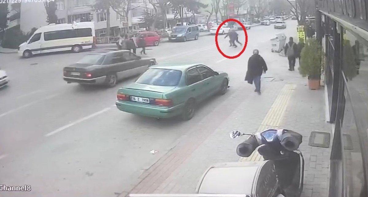 Bursa'da ehliyetsiz sürücü, yaşlı çifte çarptı