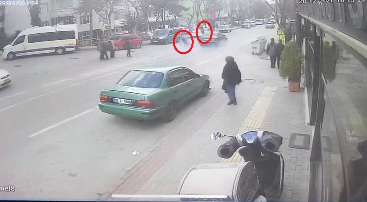 Bursa'da ehliyetsiz sürücü, yaşlı çifte çarptı