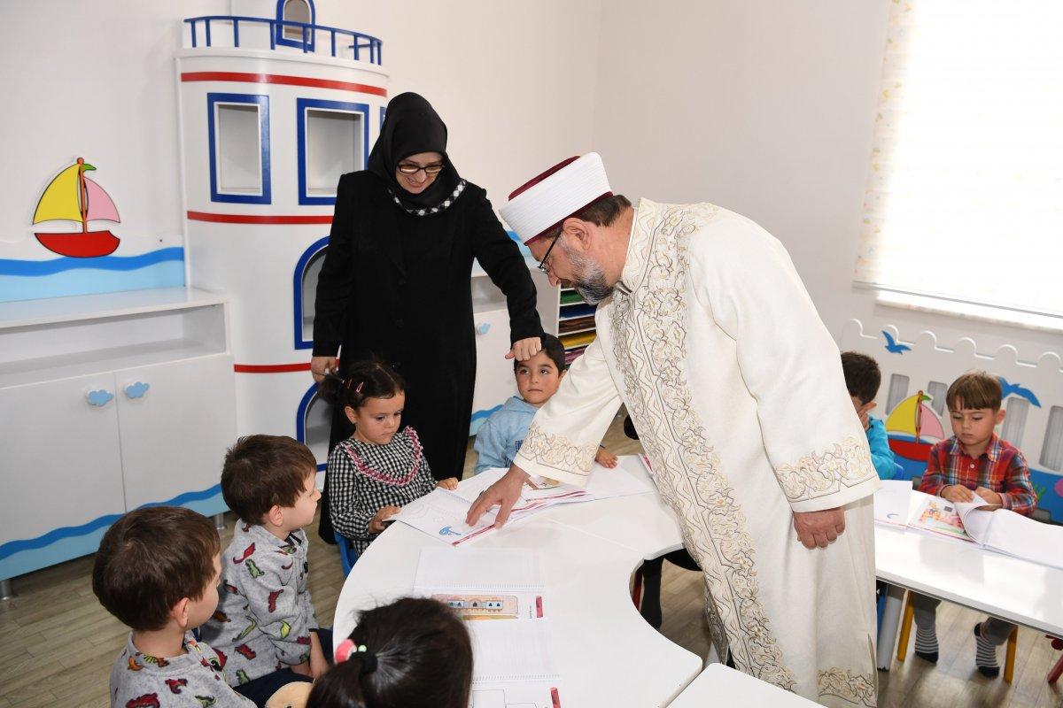 Ali Erbaş, CHP'ye fotoğraflarla yanıt verdi