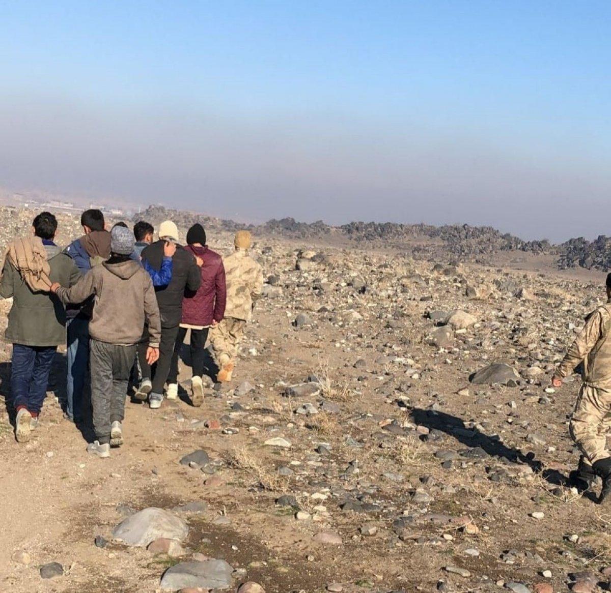 Iğdır’da göçmen kaçakçılığı yapan şahıslar yakalandı