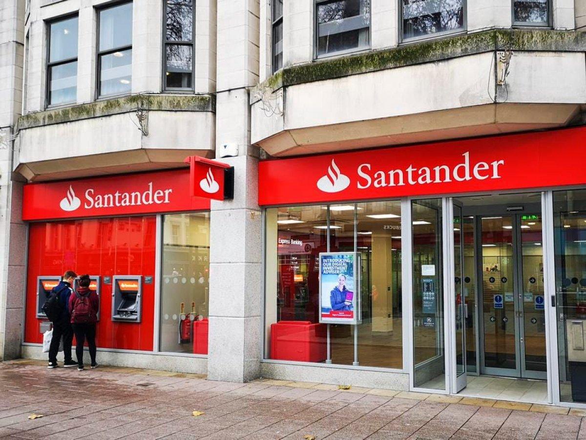 İspanyol Santander Bankası, müşterilerine yanlışlıkla 130 milyon sterlin dağıttı