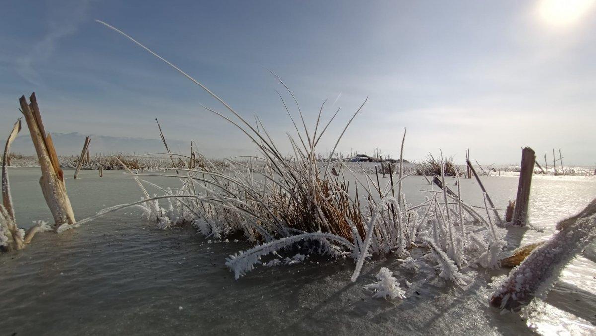 Erzurum'da nehirler buz kesti